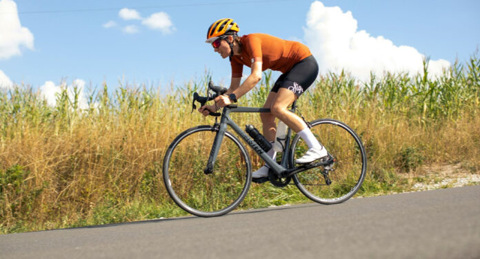 Calcetines ciclistas: básicos vs técnicos, ¿cuál elegir?