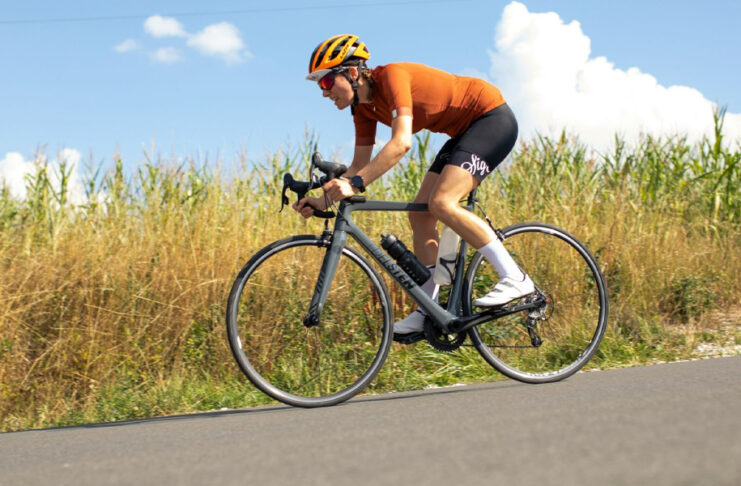 Calcetines ciclistas: básicos vs técnicos, ¿cuál elegir?